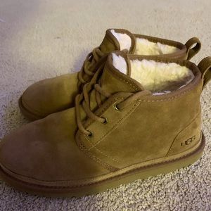 Men’s 8 UGG Nuemel boots great condition